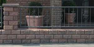 Betonsteinmauer im Garten von U. Bach Gartenbau - Landschaftsbau - Troisdorf