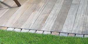 Holzterrasse von U. Bach Gartenbau - Landschaftsbau - Troisdorf