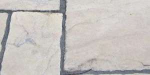 Betonsteinplatten von U. Bach Gartenbau - Landschaftsbau - Troisdorf