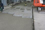 Betonstein Pflaster für die Gewerbliche Nutzung beim Hammerwerk Erft von Bach Gartenbau - Landschaftsbau - Troisdorf