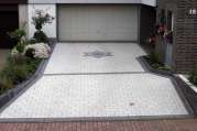 Betonsteinpflaster von U. Bach Gartenbau - Landschaftsbau - Troisdorf