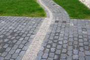 Betonsteinpflaster von U. Bach Gartenbau - Landschaftsbau - Troisdorf