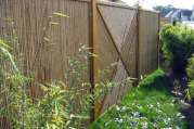 Holzzaun als Sichtschutz von U. Bach Gartenbau - Landschaftsbau - Troisdorf